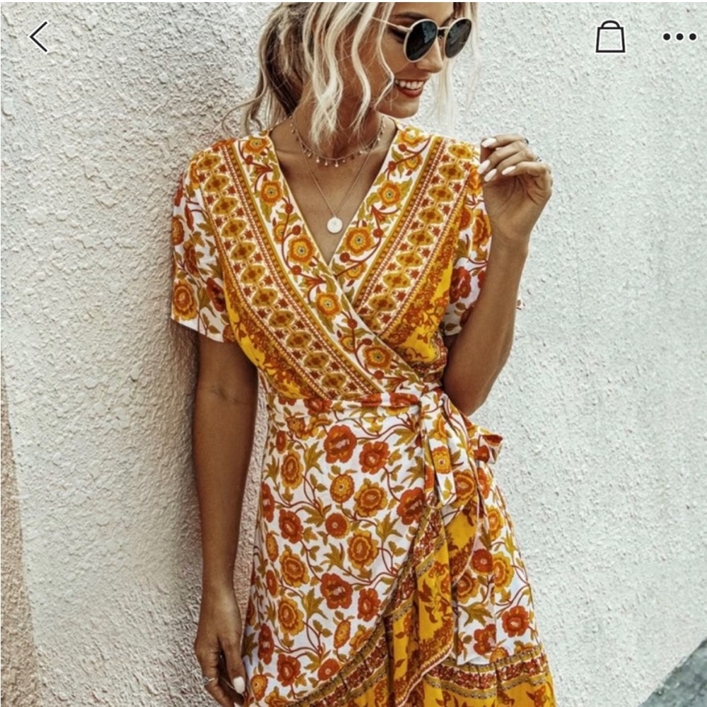 💐💐💐💛💛YELLOW FLORAL WRAP DRESS BOUTIQUE🌻🌻🌻SZ SMALL